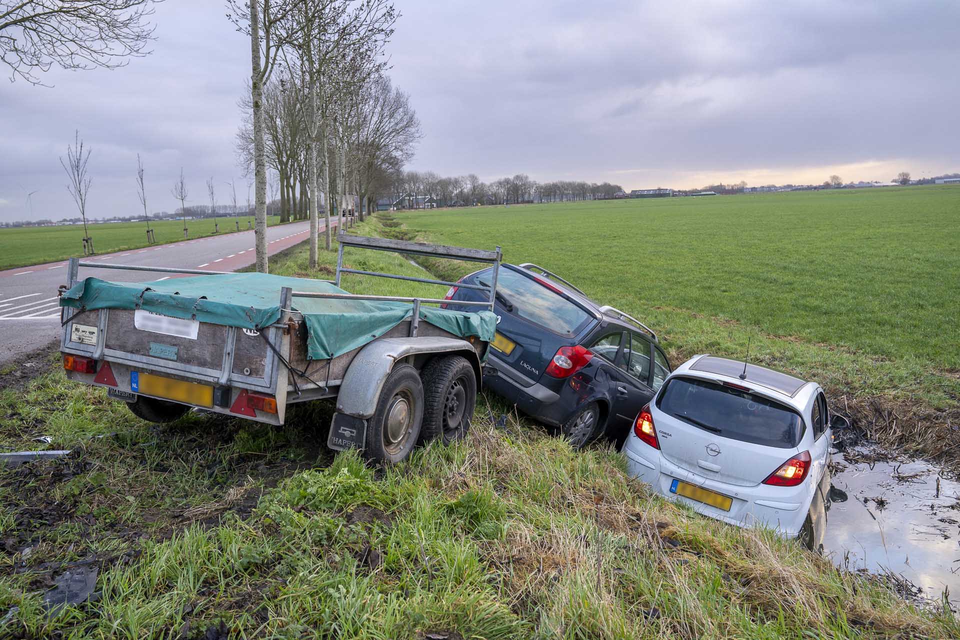 Twee Auto’s Belanden In De Sloot Na Botsing In Ammerzoden - Nieuws Uit ...